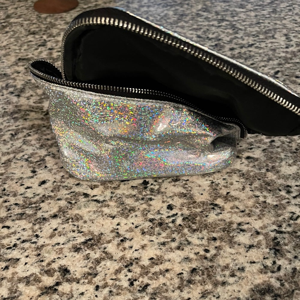 *makeup bag