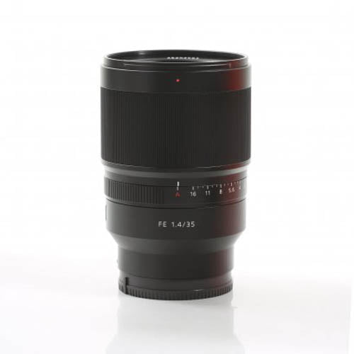 Sony Distagon T* FE 35mm f/1.4 ZA Lens (Black) - Essential UV Filter Bundle