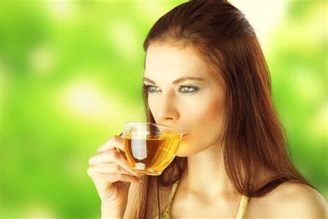 dringking green tea