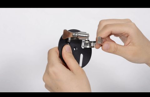 How to Install the Solar Panel on a Pole5