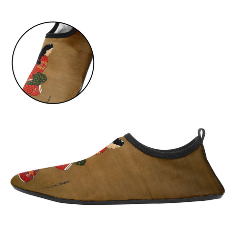 Chaussures aquatiques imprimées sur mesure 1902 : La beauté d'Ukiyo-e Hishikawa Moronobu regardant en arrière Chaussures de plage 5