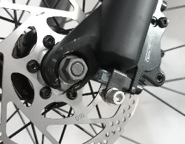 6. Tighten the left and right nuts as shown