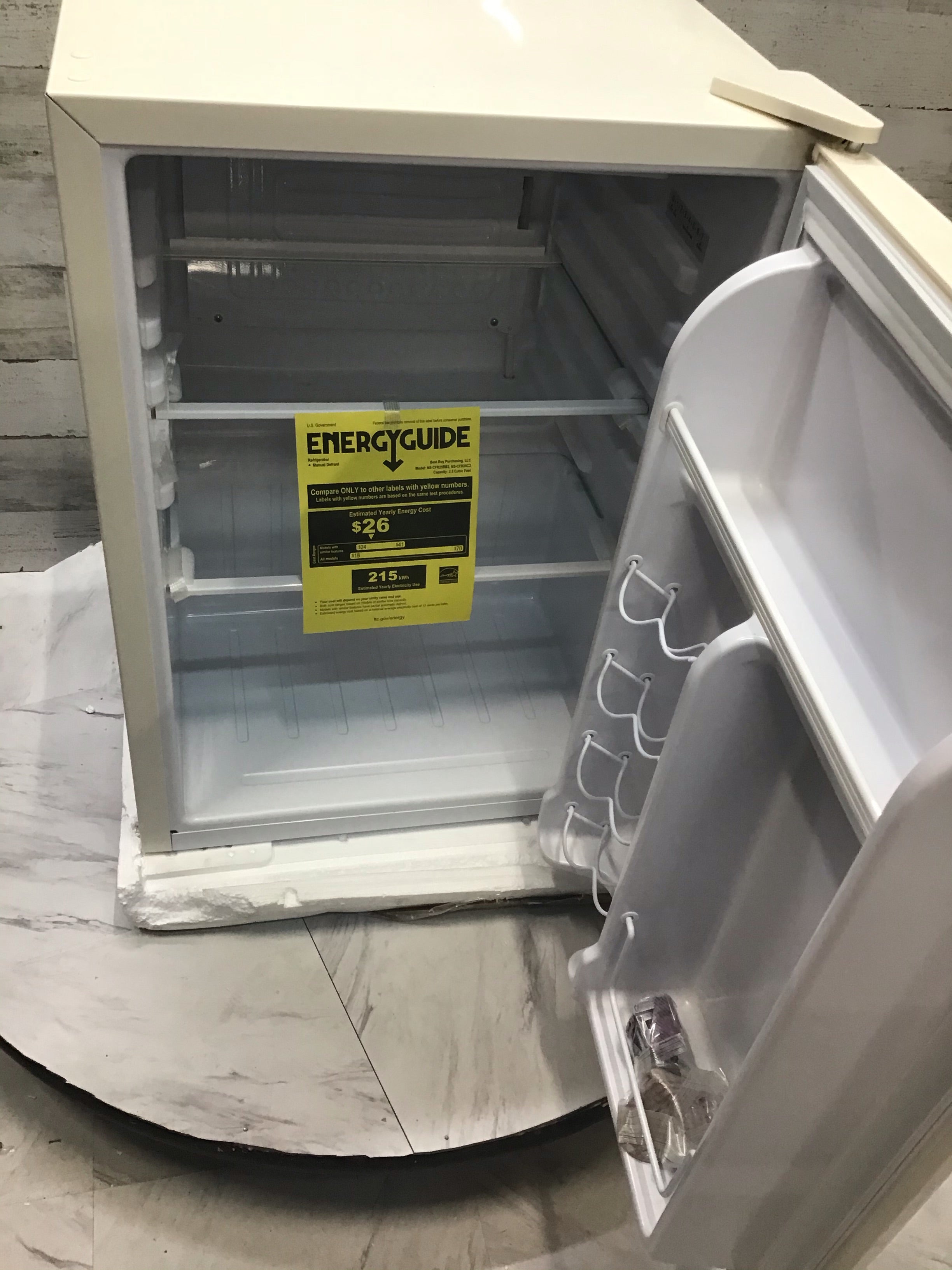 Insignia? - 2.5 Cu. Ft. Retro Mini Fridge - Cream Listing # 1474