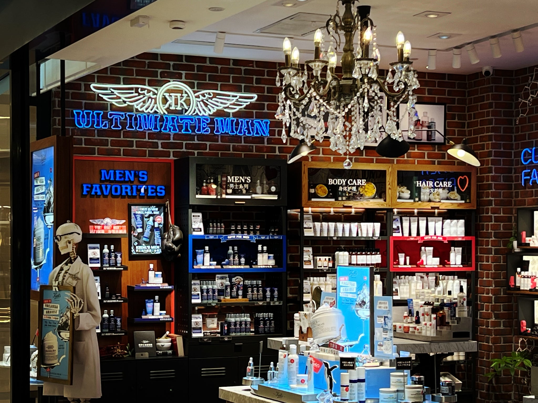Kiehl's-decor-avec-une-enseigne-neon-vintage