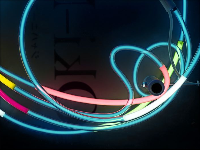 energy-efficient-vintage-neon-signs-for-eco-minded-enthusiasts