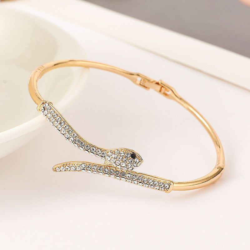 Luxurious Zirconia Bracelet