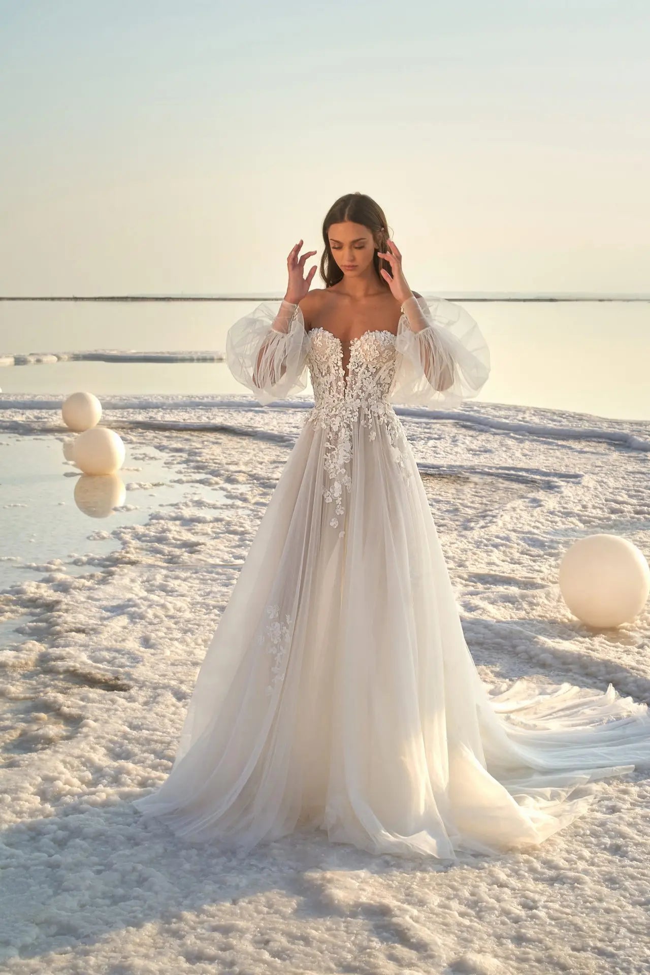 Beach A Line Off The Shoulder Wedding Dresses For Women Sweetheart Lantern Sleeves Pleats Tulle Bridal Gowns With Lace Appliques