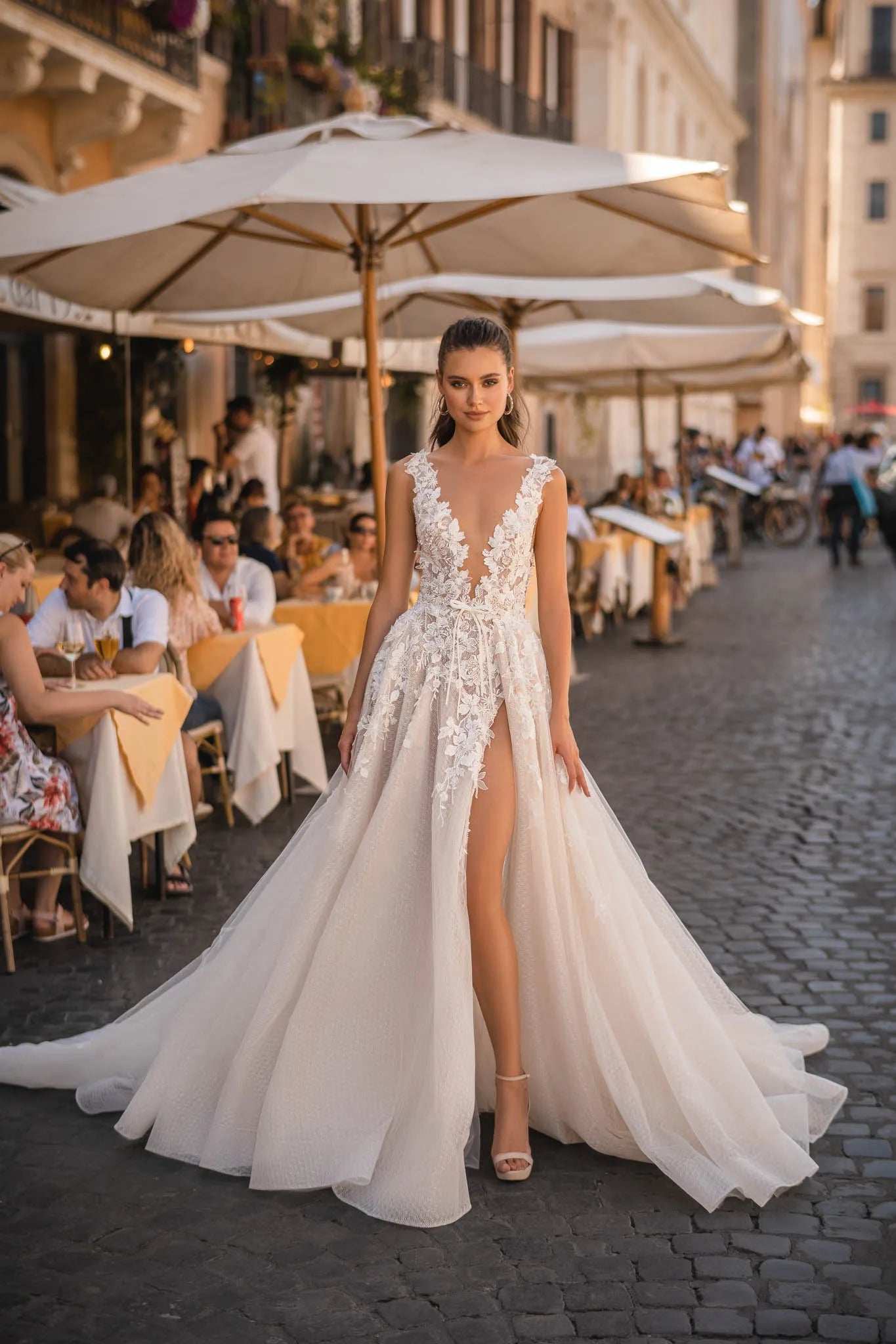 2023 Boho A Line Wedding Dresses Lace Appliques Sheer V Neck Backless  Split Slit Bridal Gowns Sleeveless Robe De Mariee Custom