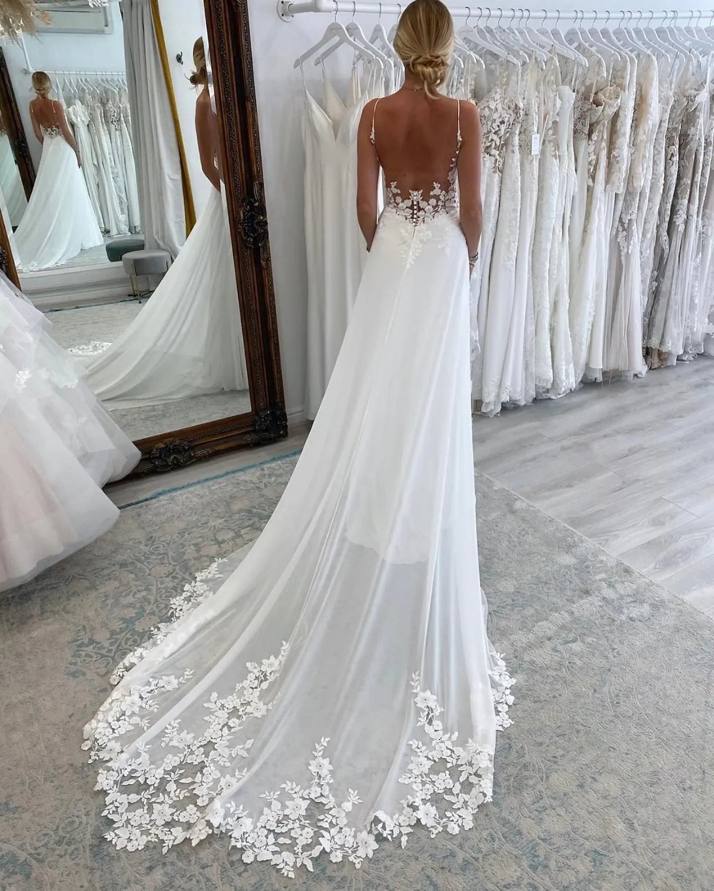 Boho Lace A Line Wedding Dresses For Women Spaghetti Straps Sexy Backless Button Appliques Sweep Train Designer Bridal Gowns