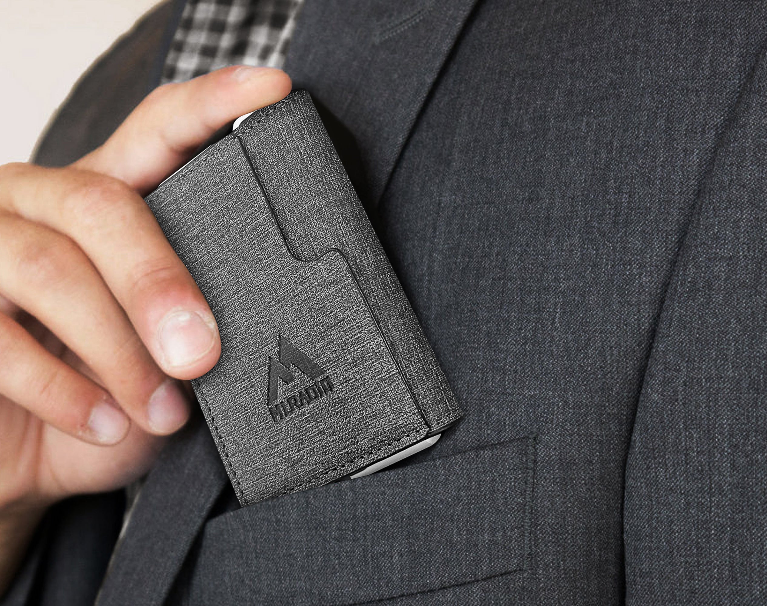 minimalist bifold wallet