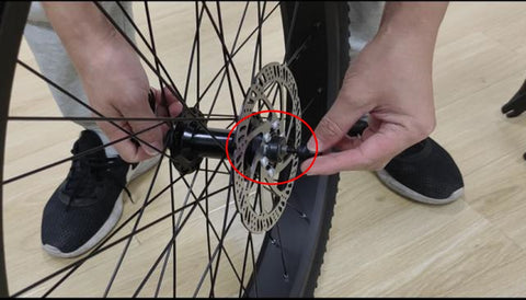 Tighten the thumb.