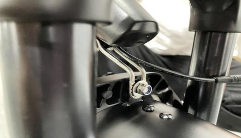 3. Set the nut to tighten the bolt