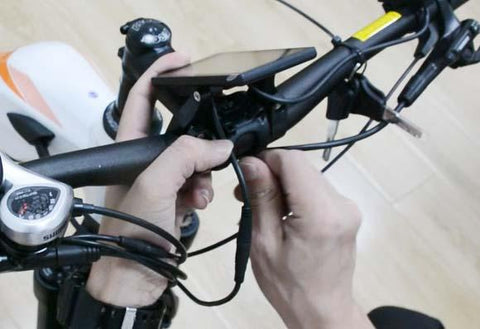 Step 2 : Center your handlebars and rotate them to align to the marking pointed to in the below image.