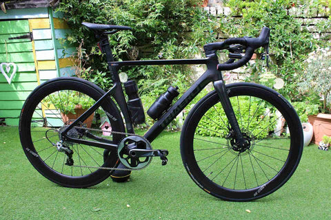 bicicleta aero de carbono