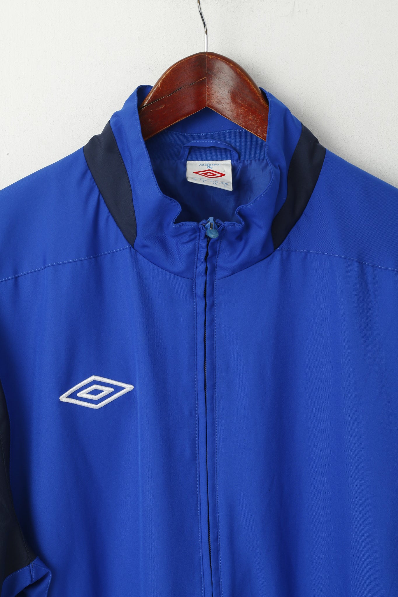 activewear zip up