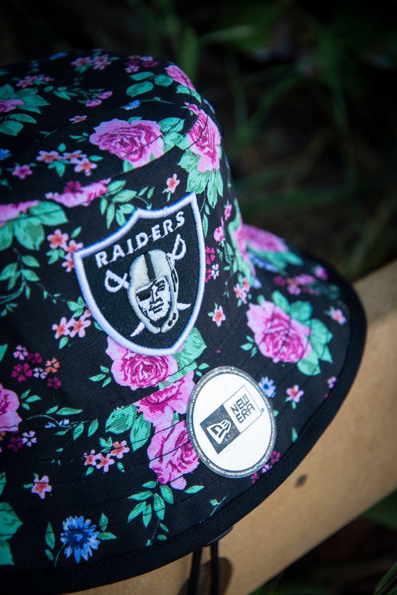Las Vegas Raiders Rose Pattern New Era Bucket Hat