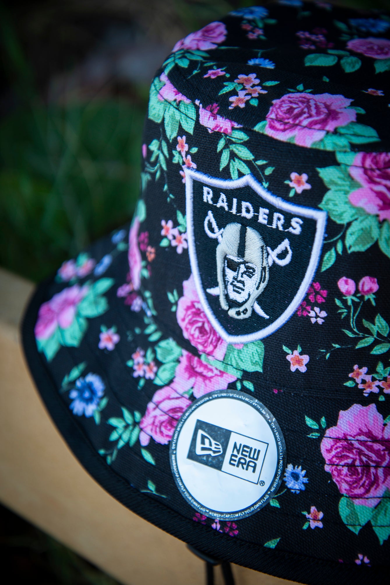 Las Vegas Raiders Rose Pattern New Era Bucket Hat