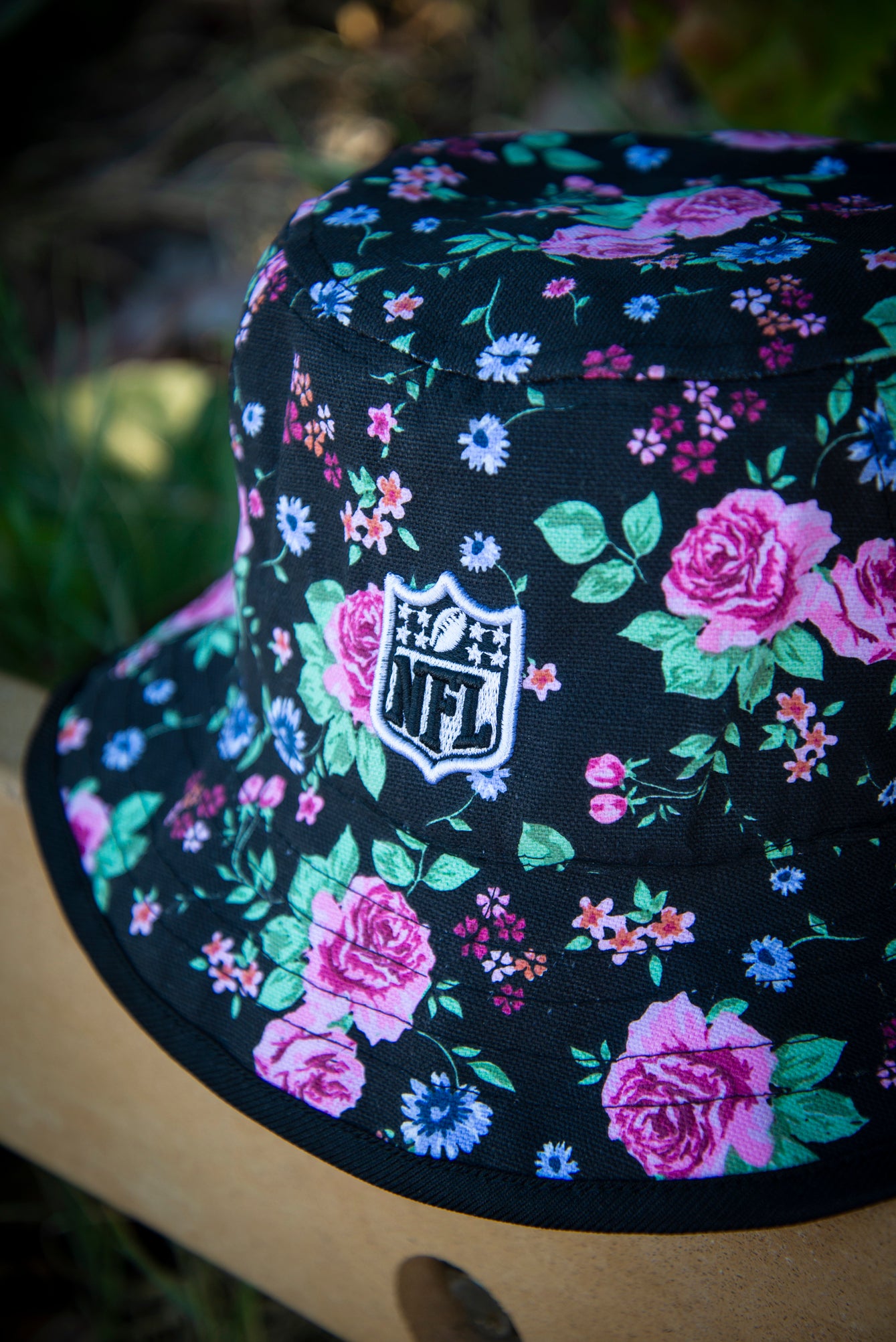 Las Vegas Raiders Rose Pattern New Era Bucket Hat