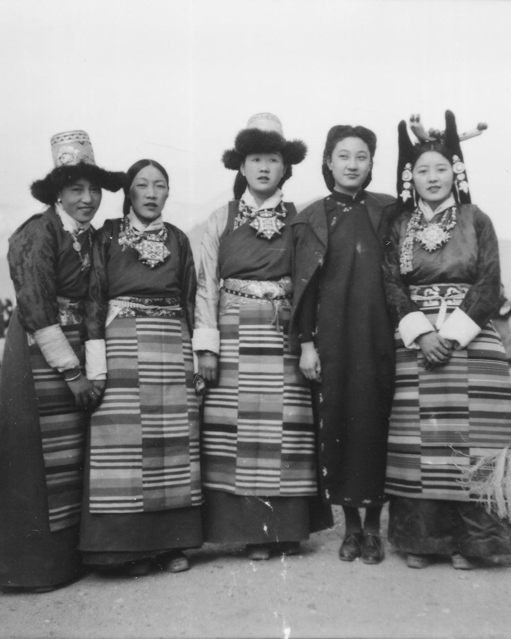 tibetan ladies dress Tibetan Women's Traditional Dress Chupa, Shirt and Apron