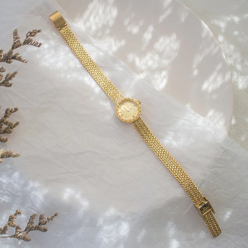 Delicate Small and Light Round Dial Quartz Watches