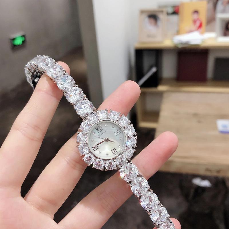 Deluxe Zircon Filled Roman Numeral Fashion Quartz Wristwatch