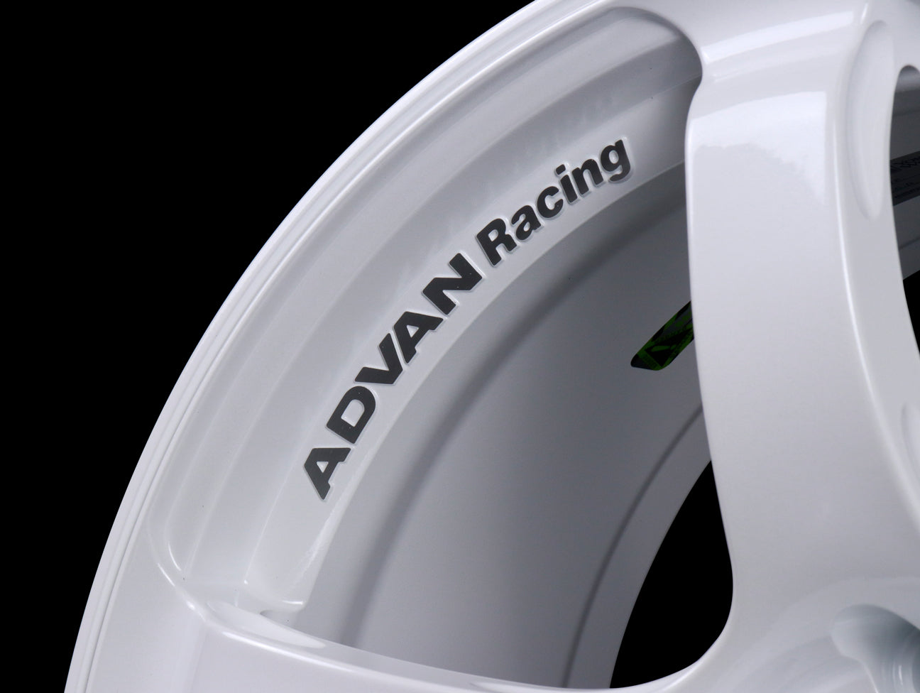 Advan Racing TC4 Wheels - White / 18x9.5 / 5x114.3 / +35