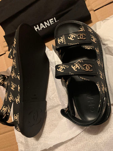 亮亮妈转运到英国的Chanel香奈儿女款平底魔术贴凉鞋