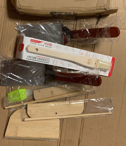 亮亮妈转运到英国的竹蜻蜓、竹耙子、刮板、铲子等煎饼果子工具