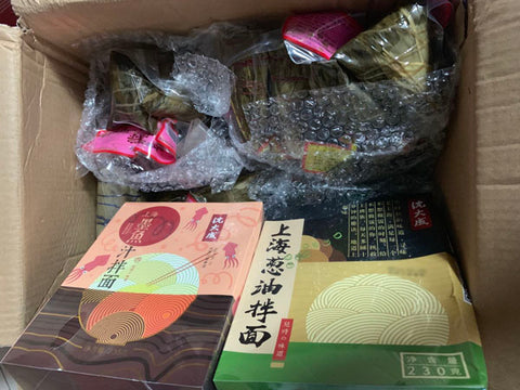 亮亮妈转运到英国的沈大成上海墨鱼汁拌面和葱油拌面的照片