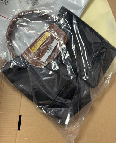 亮亮妈转运到英国的黑色女士手提包的照片