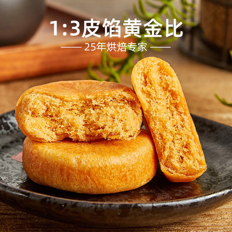 盼盼肉松饼采用1比3的皮馅黄金比例，口感好