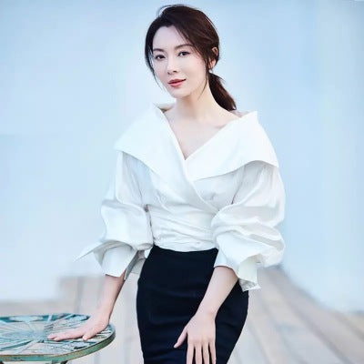 陈数穿V领白衬衫