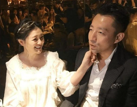 还没有离婚时的汪小菲和大S,亲密摸脸互动