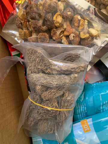 亮亮妈转运到英国的羊肚菌、松茸干货