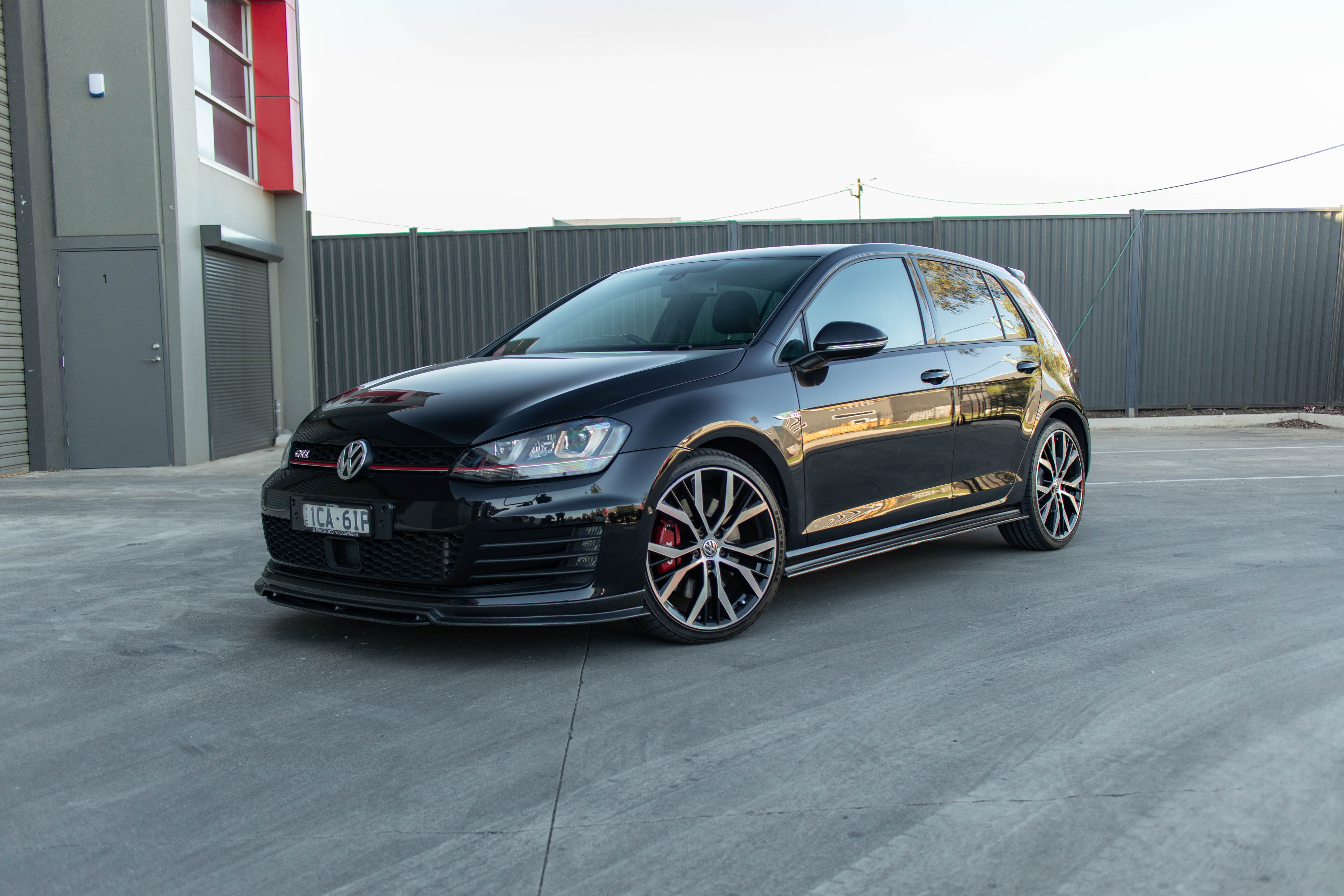 Zero Offset  Revozport Style Side Skirts for Volkswagen Golf GTI (MK7) - 2012-17