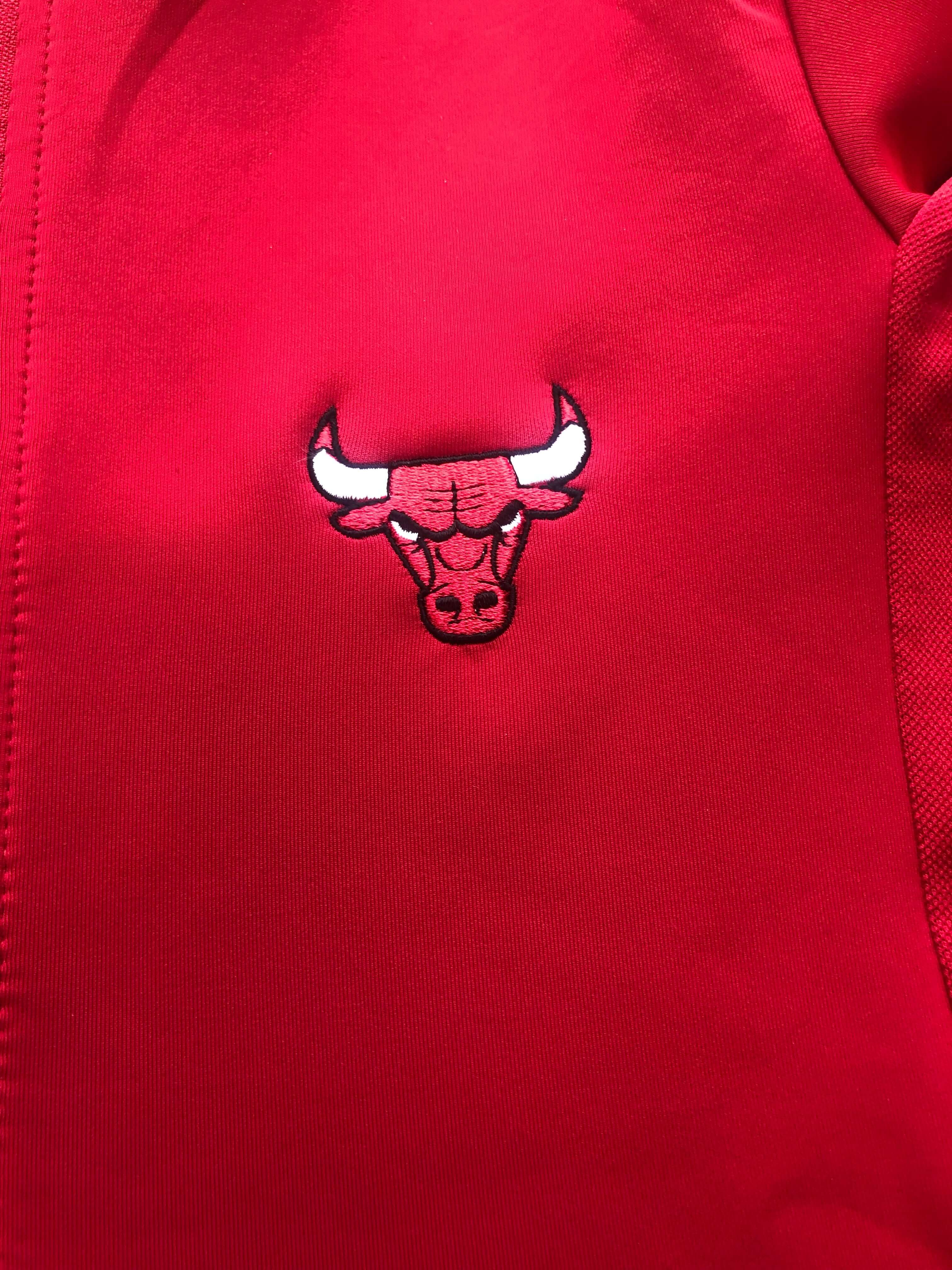 Chicago Bulls Women  Antigua Generation Zip -UP Pullover Jacket - Red