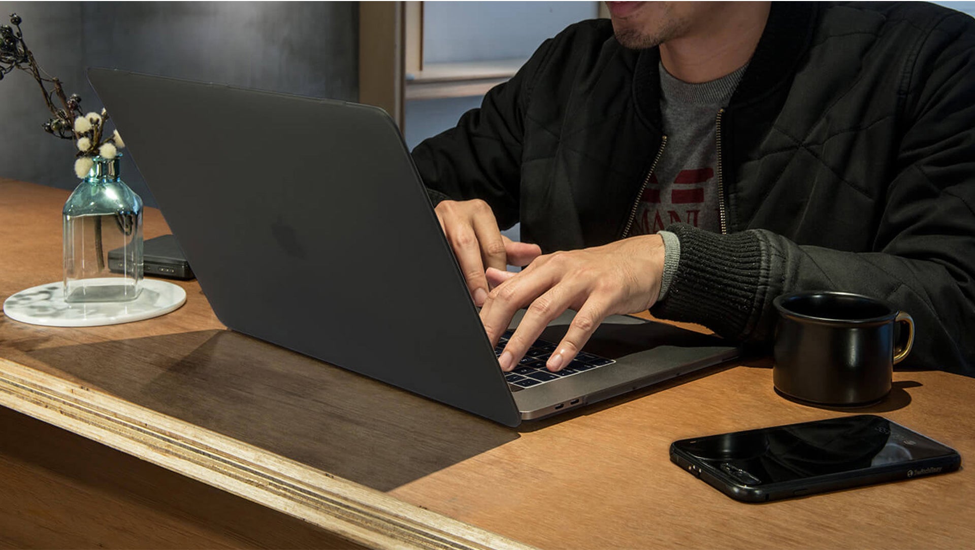 SwitchEasy NUDE Matte Surface Raised Rubber Feet Anti-Scratch Anti-Fingerprint Hard Shell Case for Apple MacBook Pro / MacBook Air