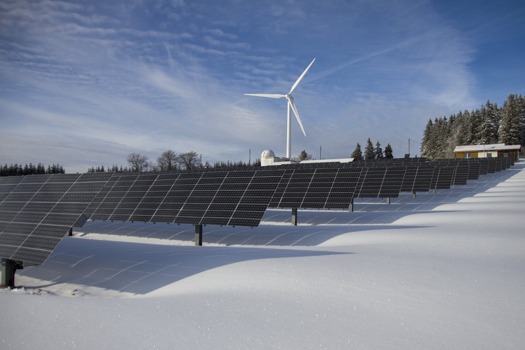 Solar and wind hybrid generation system