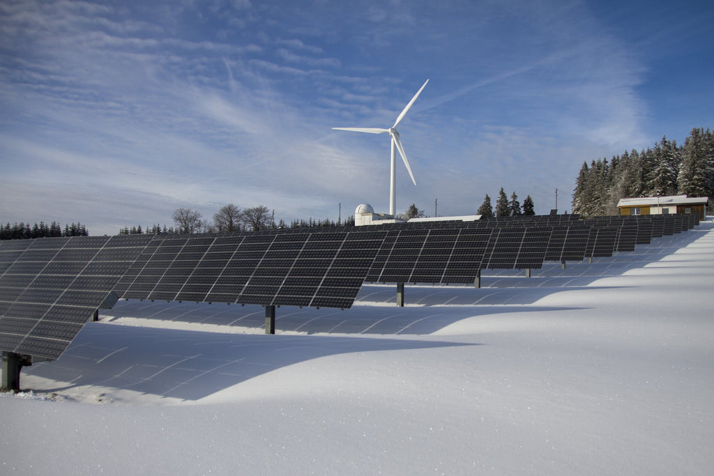 Sistema híbrido de generación solar y eólica