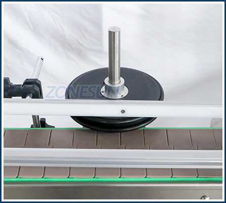 Placă de separare a sticlei cu capac de sticlă și mașină de etichetare a corpului