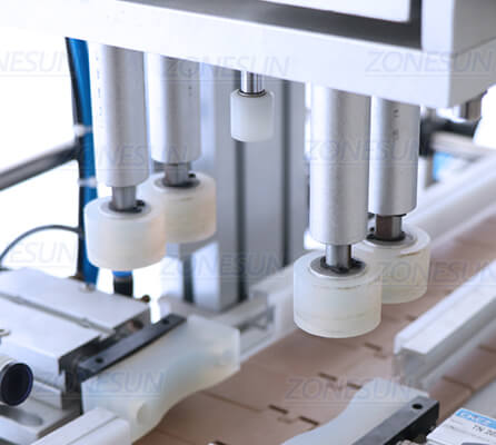 Capacitando la cabeza de la línea de llenado de aceite esencial