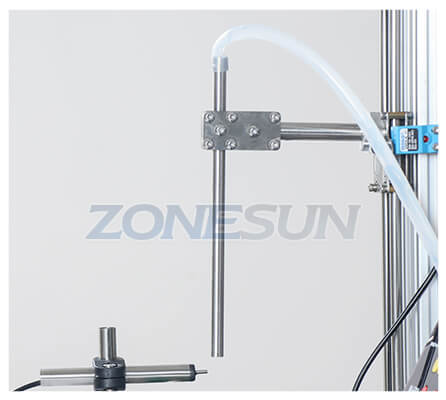Filling Nozzle of Small Magnetic Pump Filling Machine With Conveyor
