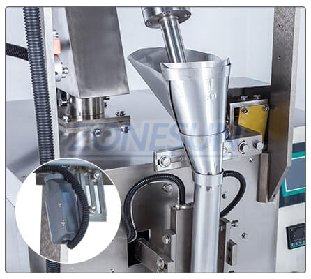 forming structure of powder sachet packaging machine