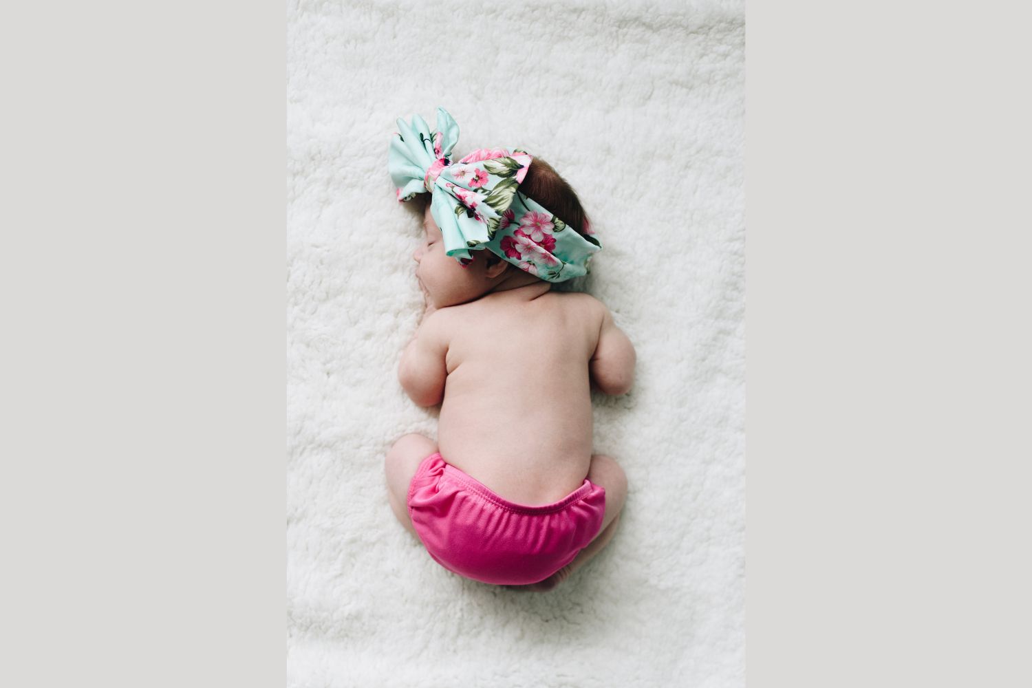 Best Newborn Outdoor Photoshoot Ideas–Natural, Stunning & Stylish