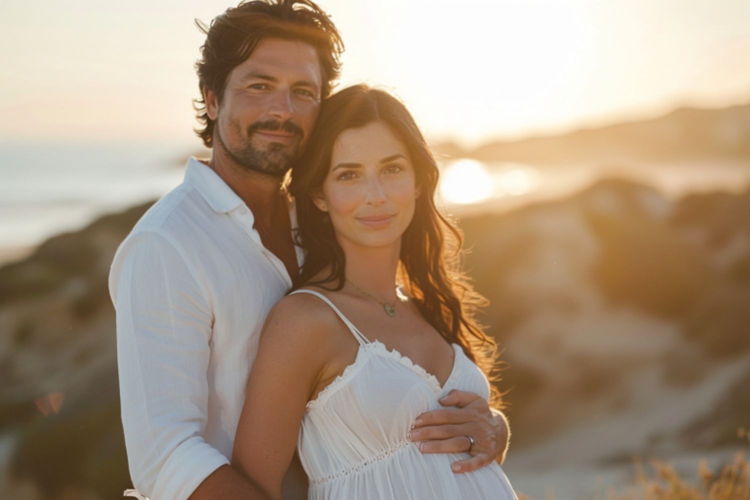een mama en papa zijn schattig pose voor zwangerschapsfotoshoot voor koppels