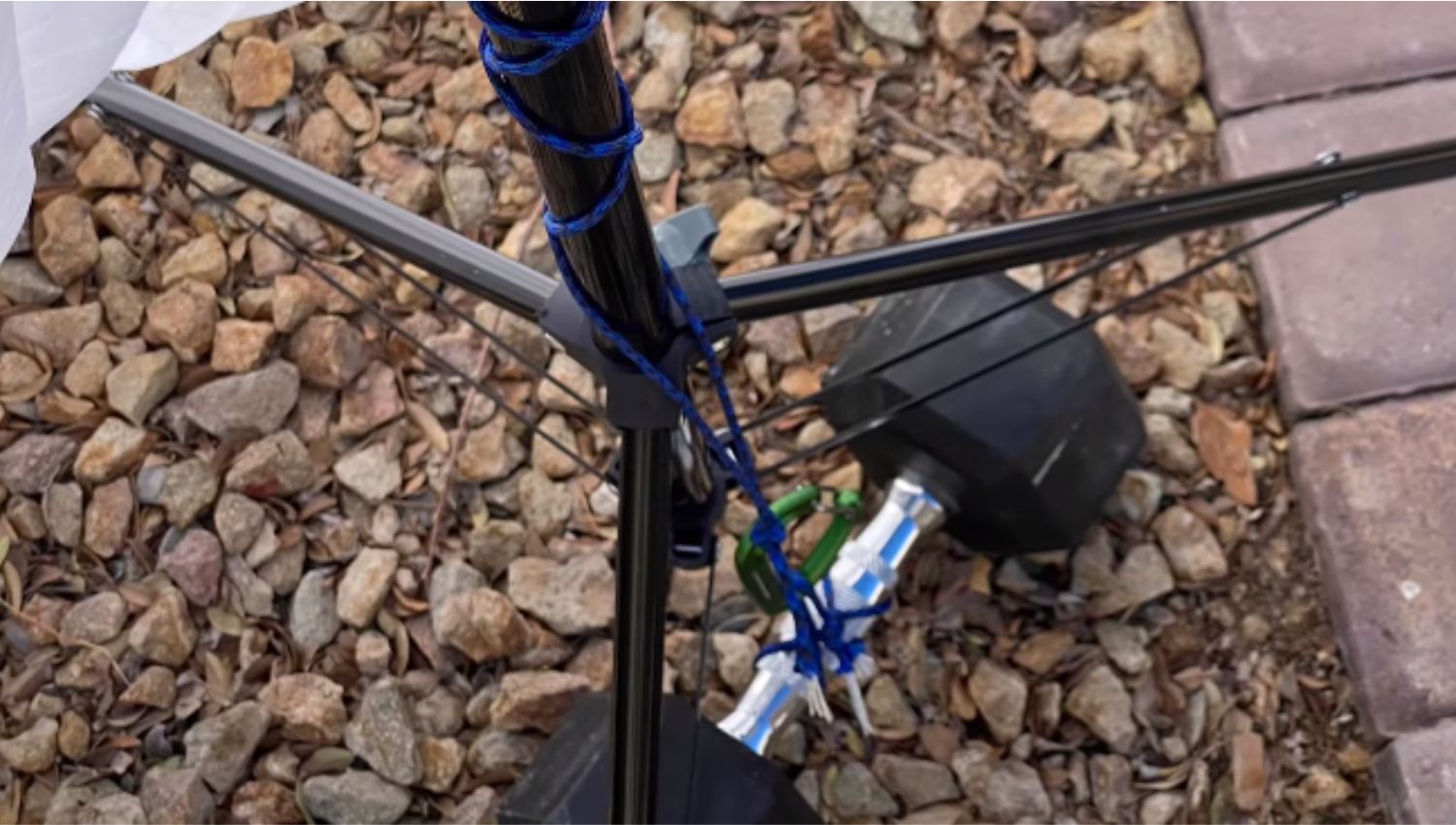 tutorial of Weighting Down the Stand from Falling or Blowing Down