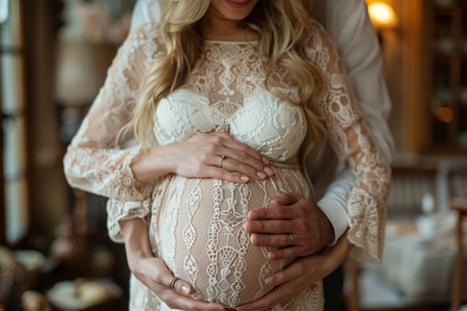 een close-up shot voor de zwangerschapsfotografie van een vrouw