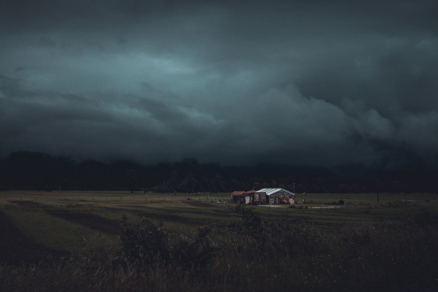 farm house in cloudy wilds