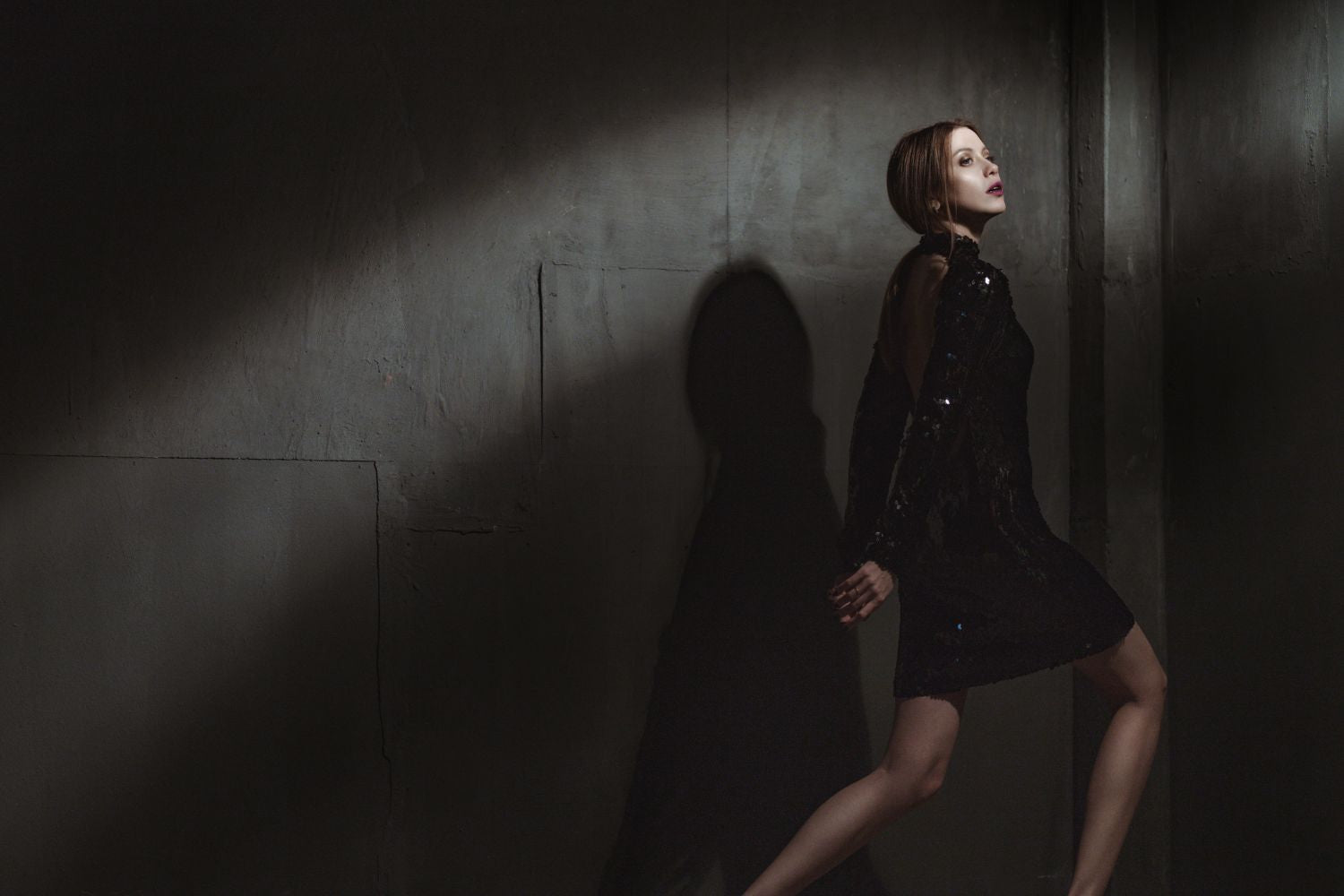 foto de retrato oscuro con Highlights a Áreas Específicas