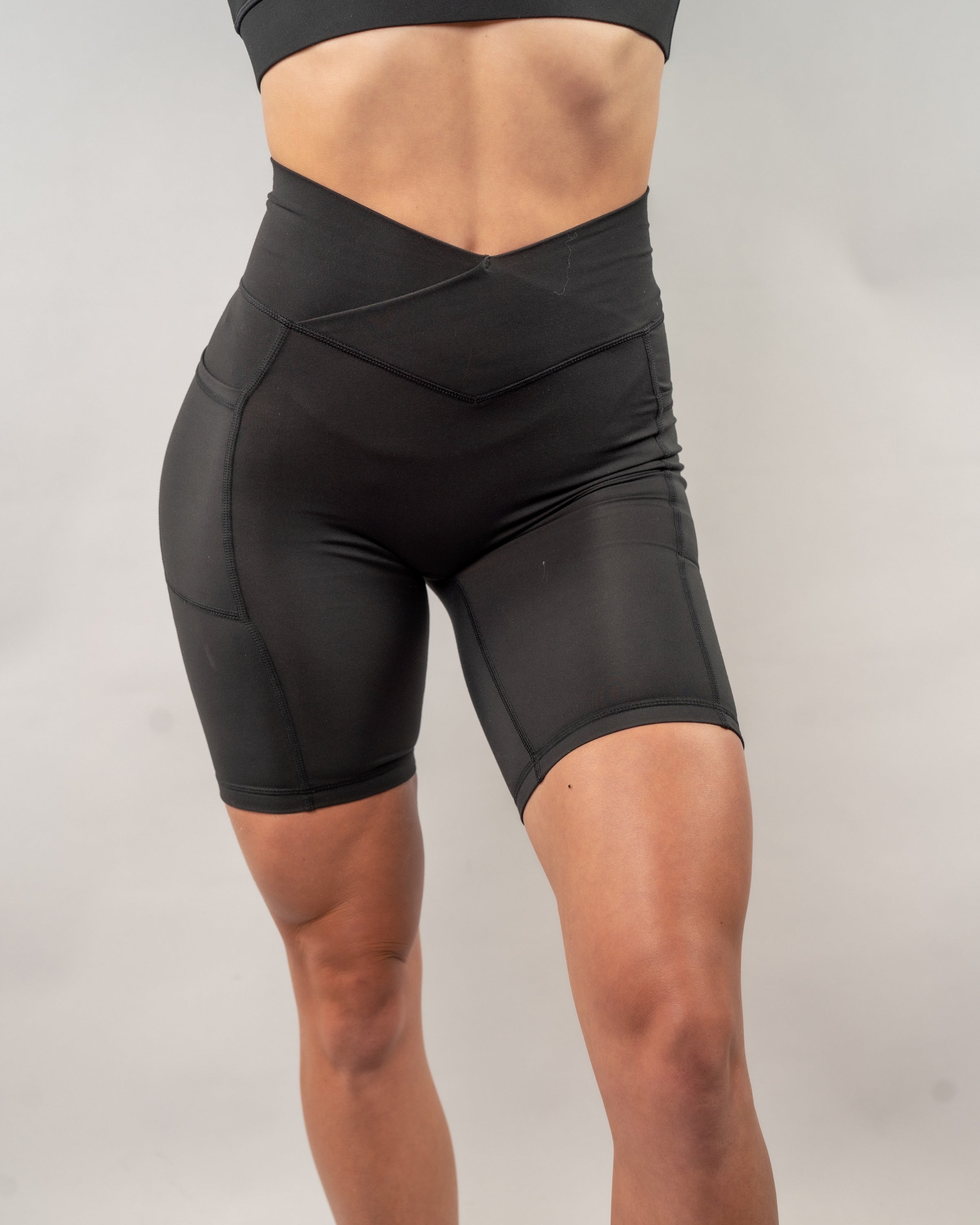  8" Effortless Vortex Pocket Biker Shorts - Black 